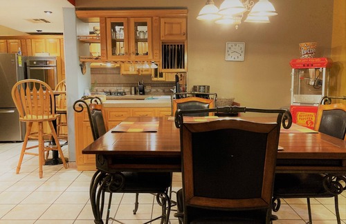 Juarez Municipality House | Big cozy house in gated community behind the American Consulate, 10-minute WALK.