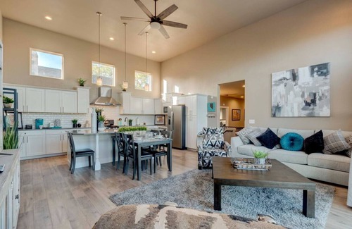 West University House | *Big Discount* Minerva House~UNR~Deck~Reno~Groups~Near Downtown~Family Fun