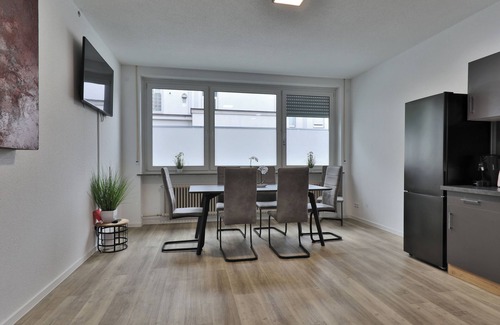 Goeppingen Apartment | Big Family Suite with 7 beds in the center of Göppingen