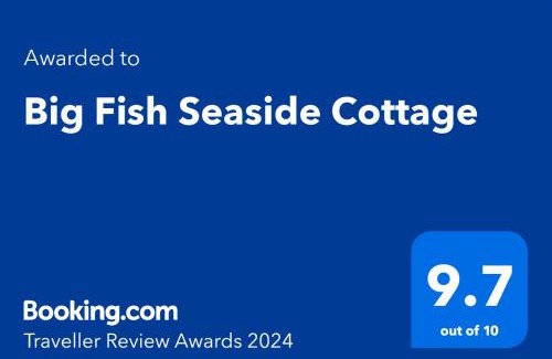 Port Edward House | Big Fish Seaside Cottage, Sleeps 10 Guests in 5 Bedrooms