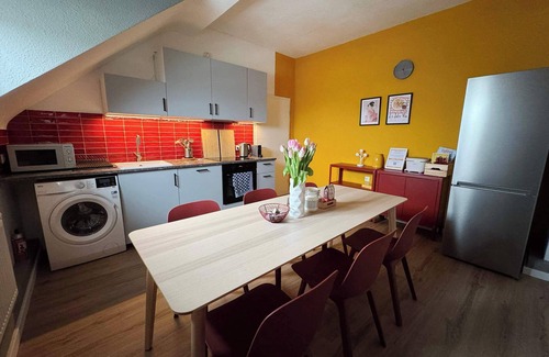 Laar Apartment | Big flat with fresh renovation,free parking,SonyPS