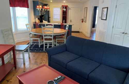 Branson Cottage | BIG FUN! Top Branson Family Vacation Destination! Modern 3BDR Cottage