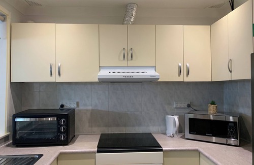Wakeley House | Big house 6 bedrooms, free parking