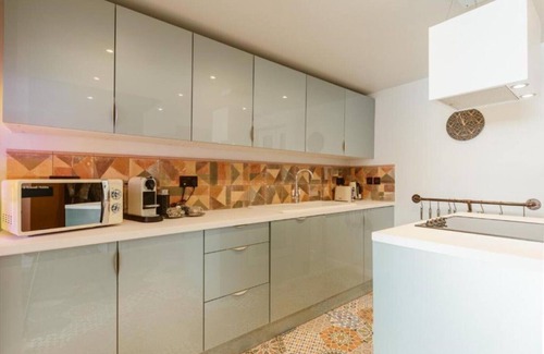 Shadwell Villa | Big House with En-suites a Big garden and Hot-tub near TOWER BRIDGE