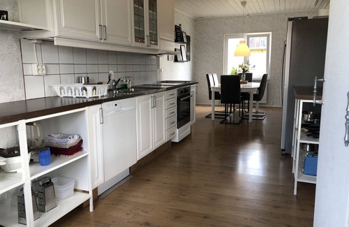 Nissafors House | Big house with wifi, sleeps 8. 4 mins from Isaberg skiing, MTB and golf course.