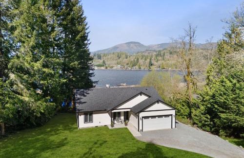 Big Lake House | Big Lake Waterfront Retreat
