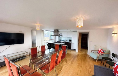 Brixton Hill Apartment | Big penthouse in Clapham