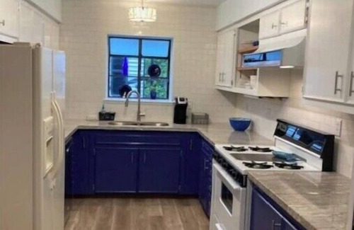 Beaumont House | Big rancher in quiet neighborhood w/fireplacen