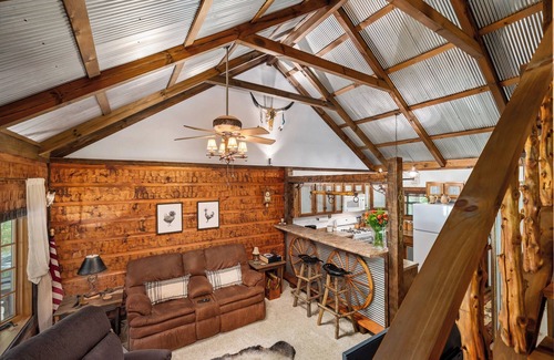 Jamestown Cabin | Big South Fork Equestrian Cabin & Barn with RV Hookups