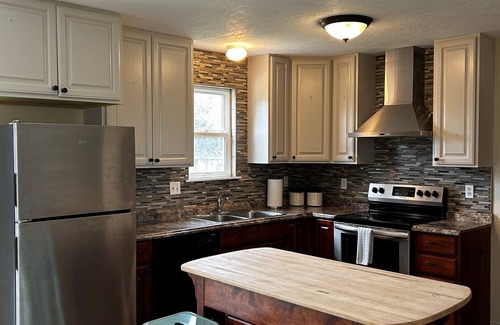 Lakeview House | Big Yard, Cozy Home, Relaxation and Waffles Too!