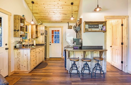 Granite County Cabin | Bighorn Cabin #2 - Have breakfast with Bighorn Sheep!