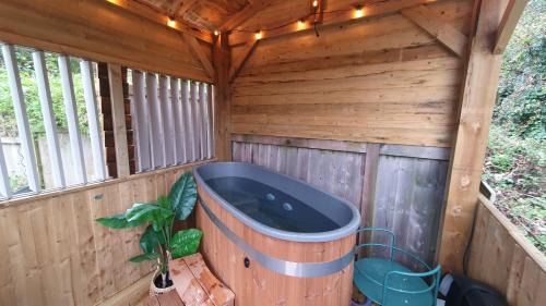 Polperro House | Bijou Coastal Apartment in Polperro With Hot Tub, Onsite Parking 5 min Downhill Walk To Village