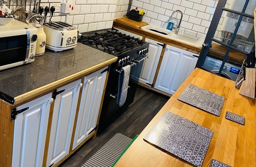 Pentrebach House | Bikers Grove Cottage