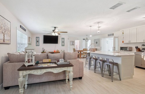 Lecanto House | Bikes, Yard & Fire Pit at Upscale Lecanto Home!