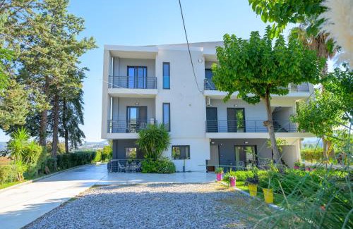 Kariotai Apartment | Bikini Apartments