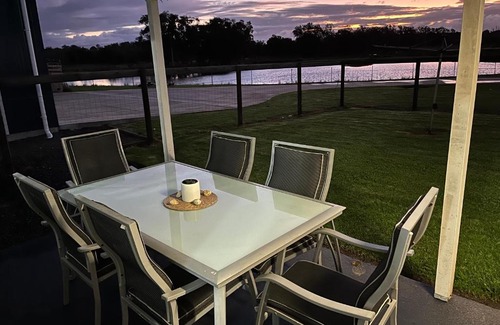 Oxley Island House | Billabong Cottage