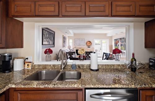 Biltmore Courts Cottage | Biltmore Bliss-pool-pickeball-gym-mountain Views