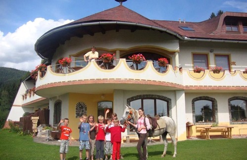 Eberstein House | Bionest I - Lehmbaudach-familienzimmer - Biolandhaus Arche