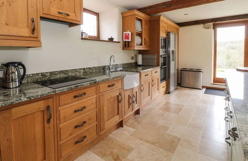 Saint Ann's Chapel Cottage | BIRCHENHAYES, family friendly, with hot tub in St Dominick
