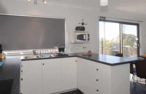 Bridport Cottage | Bircoo Cottage Beach and golf getaway