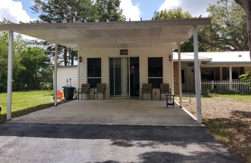 Lecanto House | Bird Lover's Paradise - Pets Free - High & Dry - King Bed - Huge Shower