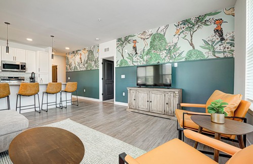 Noblesville Apartment | BIRD SANCTUARY - KING BED/QUEEN BED