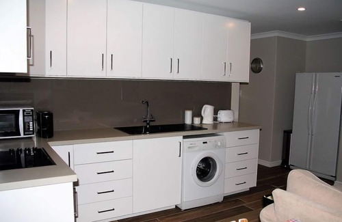 Wanneroo House | Birdsong - holiday home in Perth