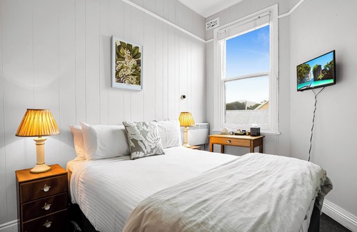 Waratah Hotel | Bischoff Hotel