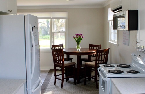 Historic Old Town House | Bissell's Hideaway in the Heart of old town Niagara on the lake