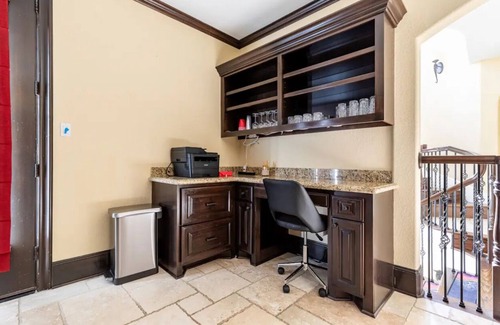 Houston Villa | BIZI near Galleria Mall