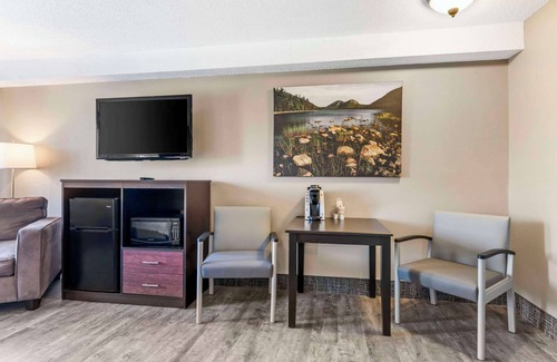 Orono Hotel | Black Bear Inn, an Ascend Collection Hotel