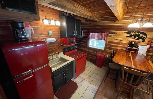 Rome Cabin | Black Bear Lodge, Twin Lakes Country Cabins