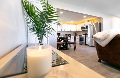 Allendale Area House | Black Brick Retreat/2 full kitchens, 3 full baths