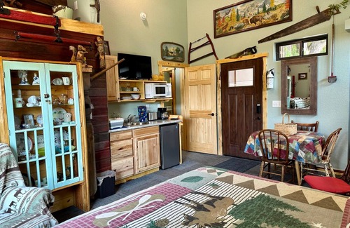 Hill City Cabin | Black Hills Home Cabins—ELOOSIVE MOOSE—in Hill City, near Lake, Mickelson Trail!