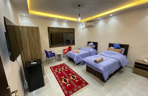 Jerash Apartment | Black IRIS
