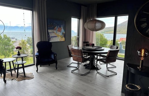 Grenivik Villa | Black Pearl - Villa with a view