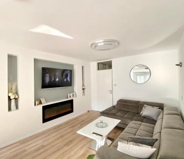 Siska District Apartment | Black & White Hideaway with garage