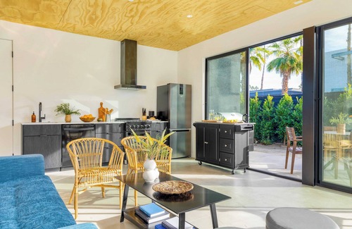 Downtown Palm Springs Hotel | Blackhaus Full Buyout by Avantstay 16-room Hotel