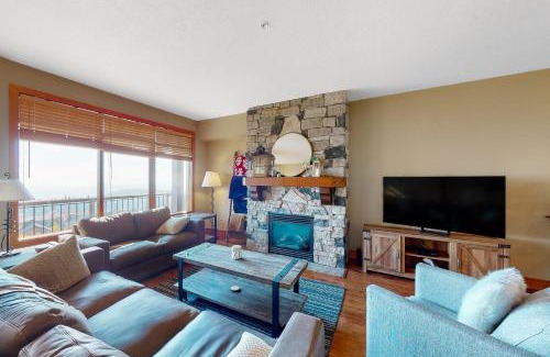 Big White Ski Resort House | Blacksmith Lodge 4