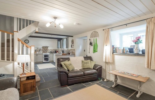Newcastle Emlyn Cottage | Blaenfforest Granary, Newcastle Emlyn