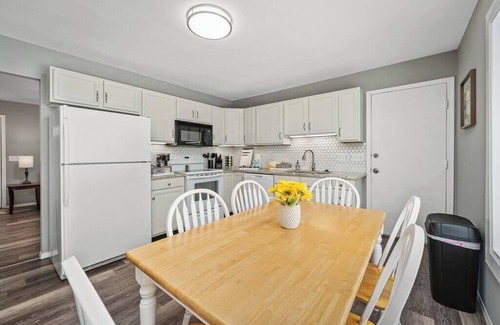 O'Fallon House | Blair's House in O'Fallon 3 Bed 1.5 Bath Game Room