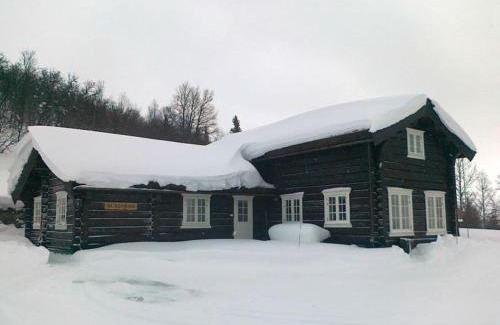 Al House | Blazerbu Four-Bedroom Chalet