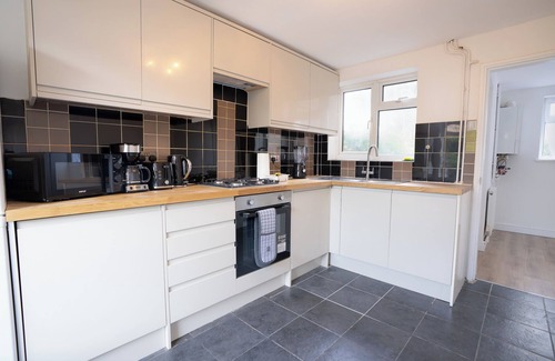 Belvedere House | Bliss House - Modern 3Beds with Sweeping Views
