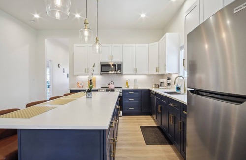 Downtown San Antonio Cottage | Blissful 5br/3ba Haven Near Riverwalk & Downtown!