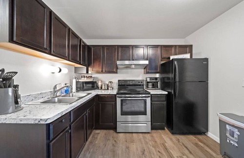 Sterling Heights Apartment | Blissful Coziness 1BD W Free parking n Fast Wi-fi