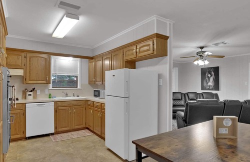 Shreveport House | Blissful, Cozy, Cute, 3-Bedroom Spacious House, Sleeps 8