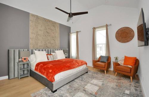 South Central Houston House | Blissful Getaway Home with Hot Tub & Backyard Near Downtown