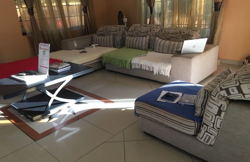Palapye House | Blomsbed Inn