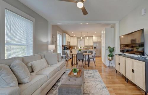 Bloomington House | Bloomington Bliss