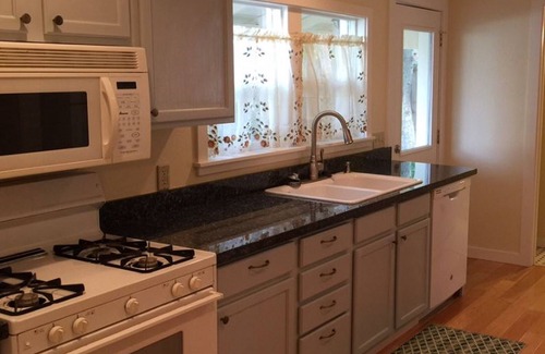 Historic Railroad District House | BLOSSOM VIEW COTTAGES - Charming Home near OSF Plaza and Downtown